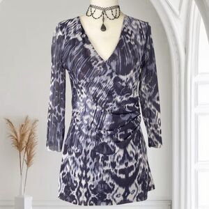 Early 2000's Soft Grunge Gray White Graphic Wrap Long Sleeve V-Neck Top M